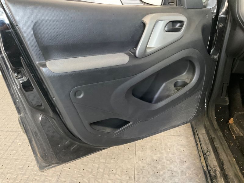 Citroen Berlingo 1.6 Blue-HDi Selection 2016 – снимка на щета 43