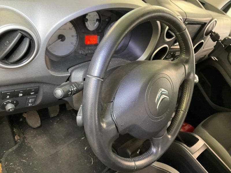 Citroen Berlingo 1.6 Blue-HDi Selection 2016 – снимка на щета 42