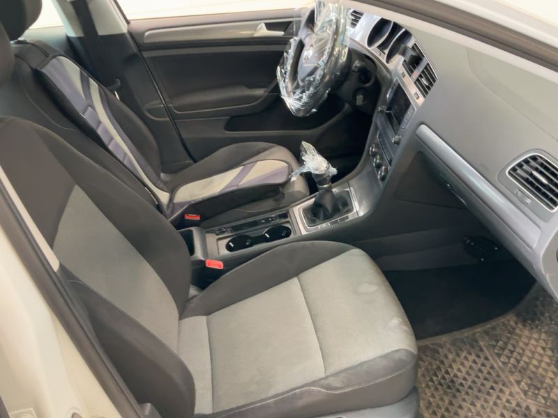 Volkswagen Golf VII 1.6 TDI Trendline 4Motion BlueMotion Tech 2015 – снимка 17