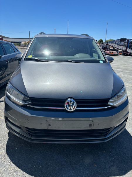 Volkswagen Touran 1.6 TDI Trendline BlueMotion Tech 2018 – снимка 14