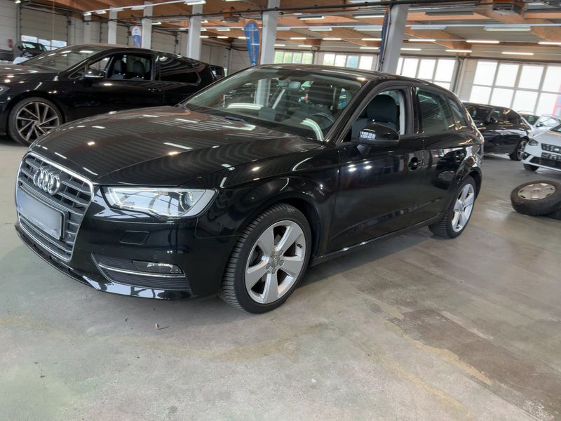Audi A3 Sportback 1.6 TDI Ambition 2016 – снимка 2