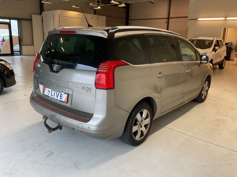 Peugeot 5008 1.6 e-HDi Active 2011 – снимка 2