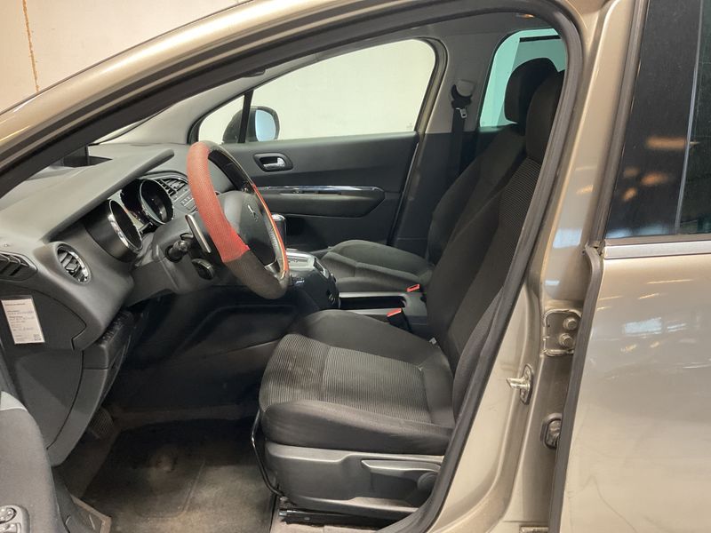 Peugeot 5008 1.6 e-HDi Active 2011 – снимка 3