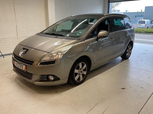 Peugeot 5008 1.6 e-HDi Active 2011 – снимка 1