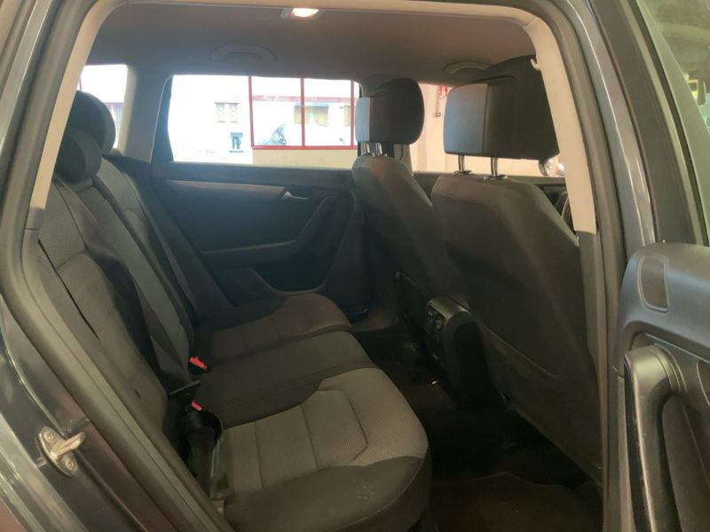 Volkswagen Passat 2.0 TDI Comfortline BlueMotion Tech 2013 – снимка 19