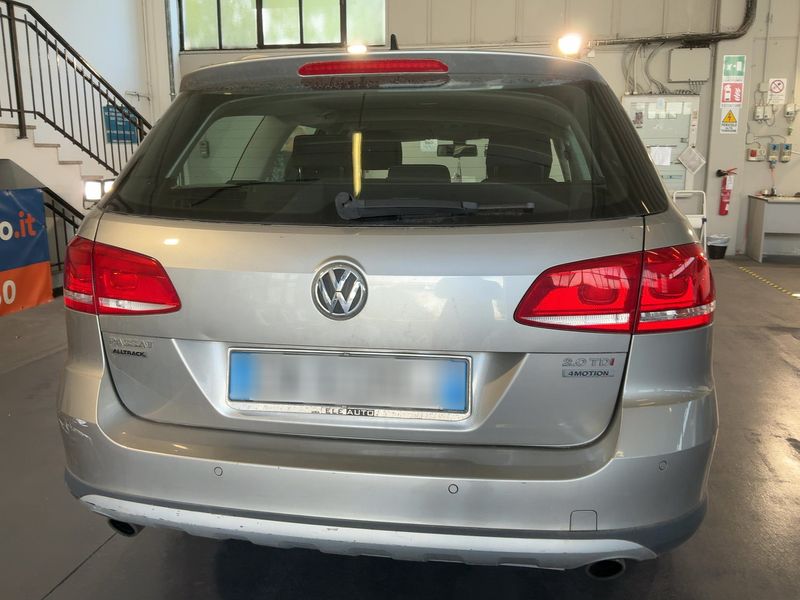 Volkswagen Passat 2.0 TDI 4Motion BlueMotion Tech 2012 – снимка 5