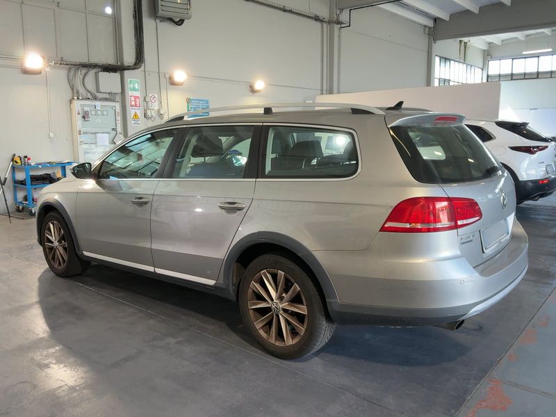 Volkswagen Passat 2.0 TDI 4Motion BlueMotion Tech 2012 – снимка 3