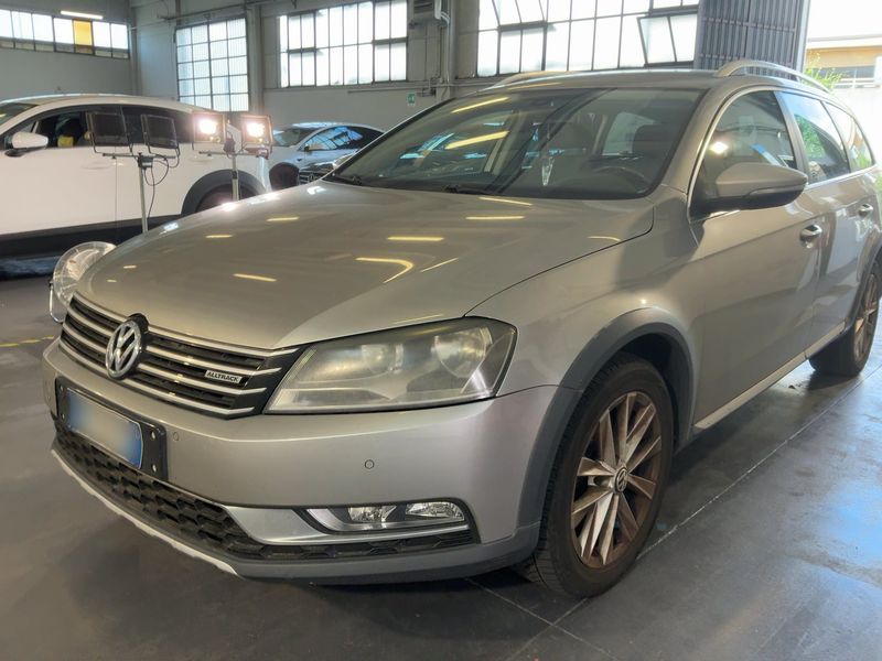 Volkswagen Passat 2.0 TDI 4Motion BlueMotion Tech 2012 – снимка 2