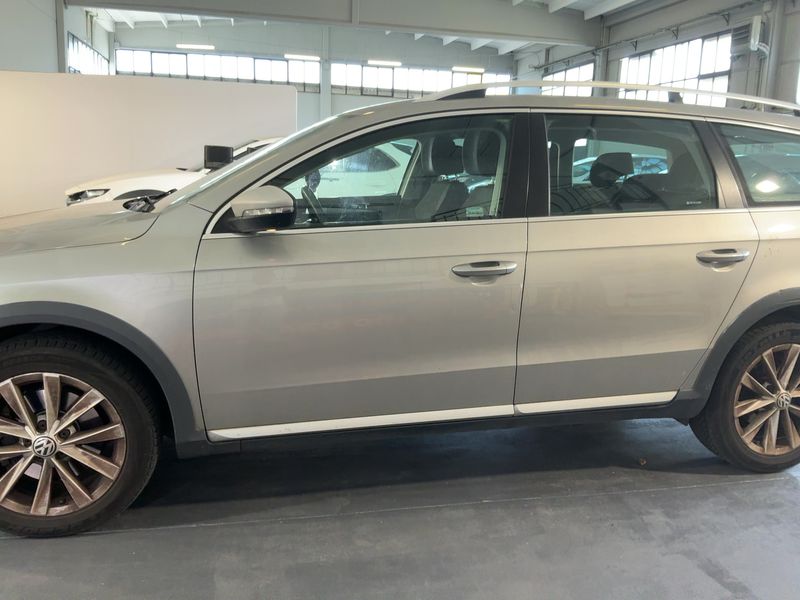 Volkswagen Passat 2.0 TDI 4Motion BlueMotion Tech 2012 – снимка 4
