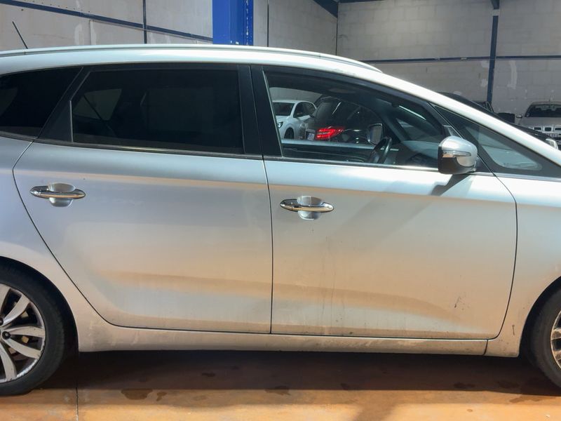 Kia Carens 1.7 CRDi Premium 2014 – снимка 10