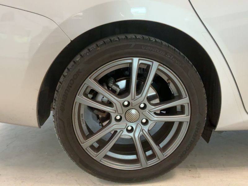 Toyota Auris Touring Sports 1.8 Hybrid Lounge 2016 – снимка 9