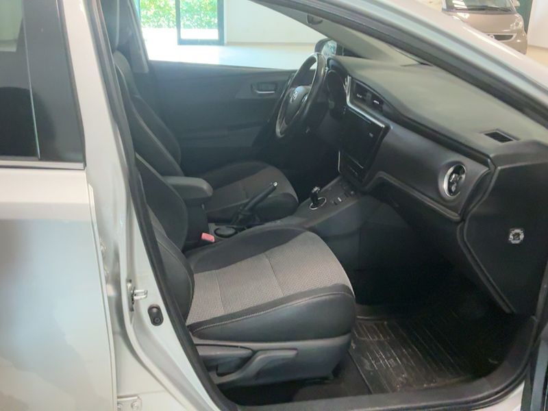 Toyota Auris Touring Sports 1.8 Hybrid Lounge 2016 – снимка 16