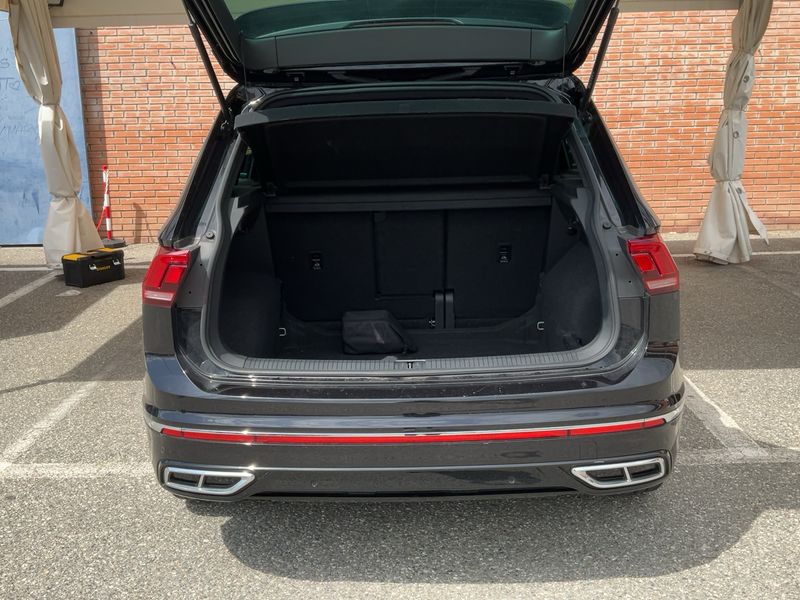 Volkswagen Tiguan 1.5 TSI ACT R-Line 2023 – снимка 15