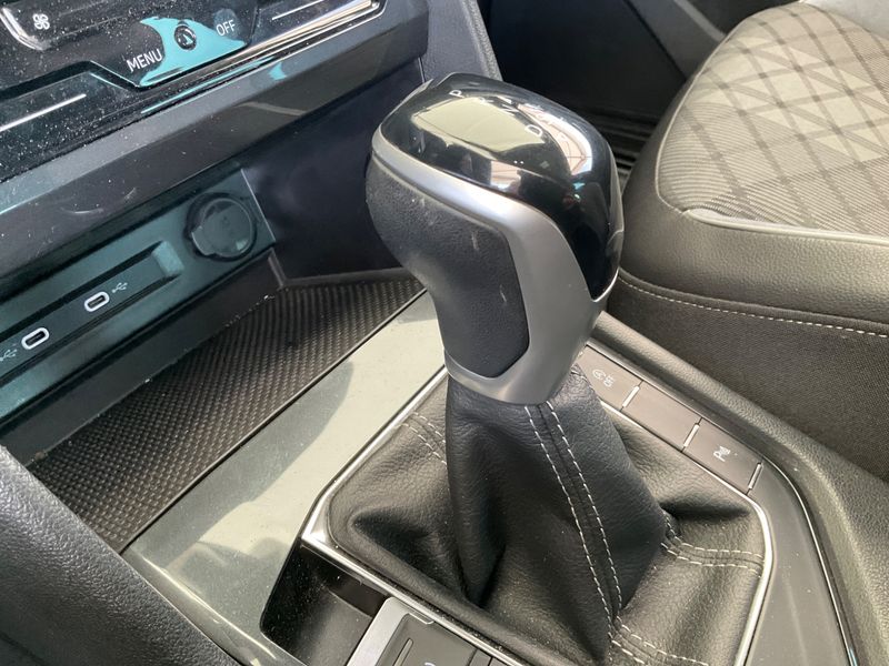 Volkswagen Tiguan 1.5 TSI ACT R-Line 2023 – снимка 38
