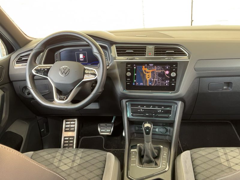 Volkswagen Tiguan 1.5 TSI ACT R-Line 2023 – снимка 17