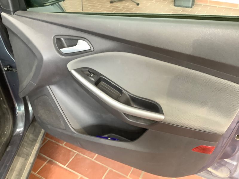 Ford Focus 1.6 Ti-VCT Trend 2013 – снимка 24