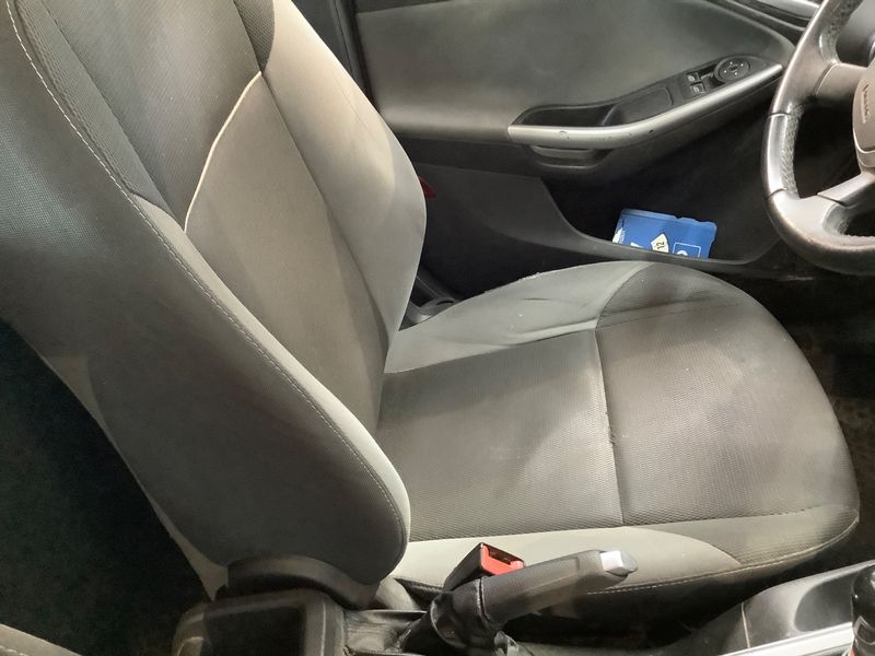 Ford Focus 1.6 Ti-VCT Trend 2013 – снимка 25