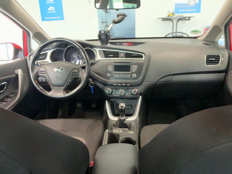 Kia cee'd 1.6 CRDi Dream Team 2017 – снимка 17