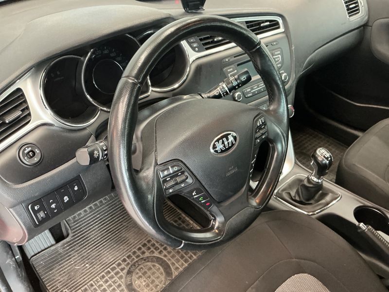 Kia cee'd 1.6 CRDi Dream Team 2017 – снимка 23