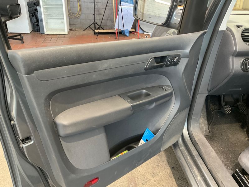 Volkswagen Caddy 1.2 TSI Maxi Roncalli 2012 – снимка 32