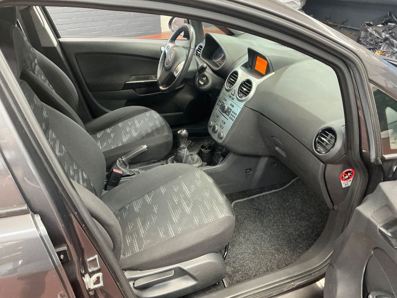 Opel Corsa 1.4 Satellite 2011 – снимка 3