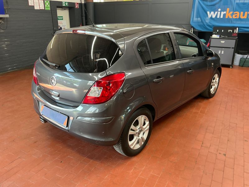 Opel Corsa 1.4 Satellite 2011 – снимка 2