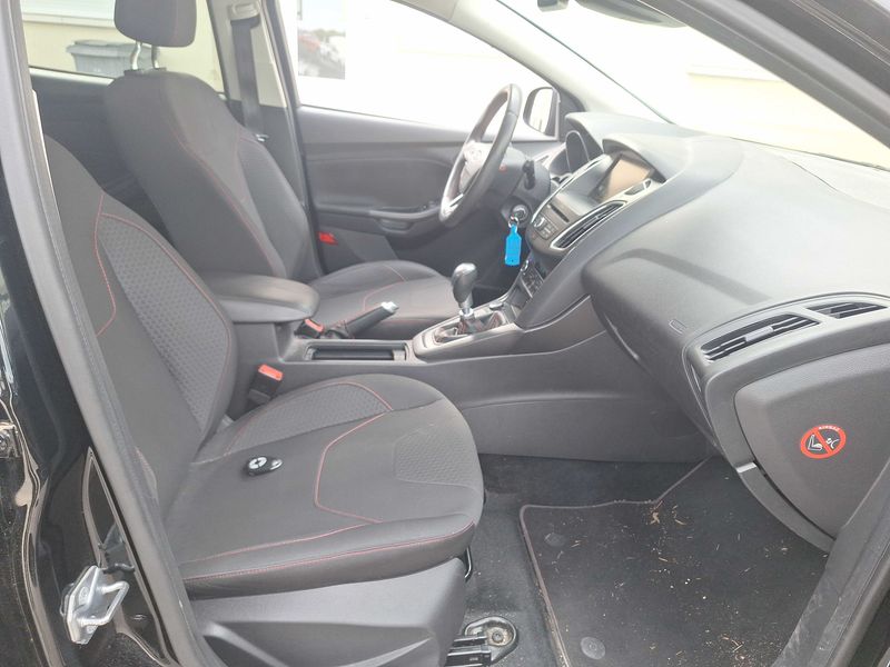 Ford Focus 1.0 EcoBoost Red&Black Edition 2016 – снимка 10
