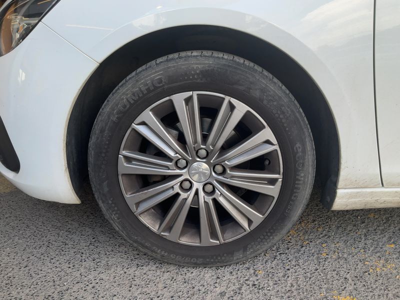Peugeot 308 1.2 e-THP Allure 2017 – снимка 3