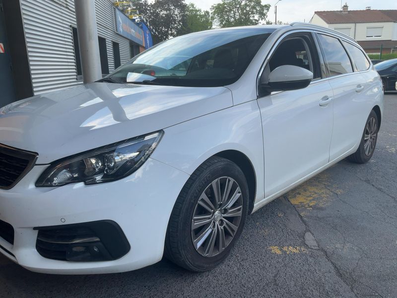 Peugeot 308 1.2 e-THP Allure 2017 – снимка 2