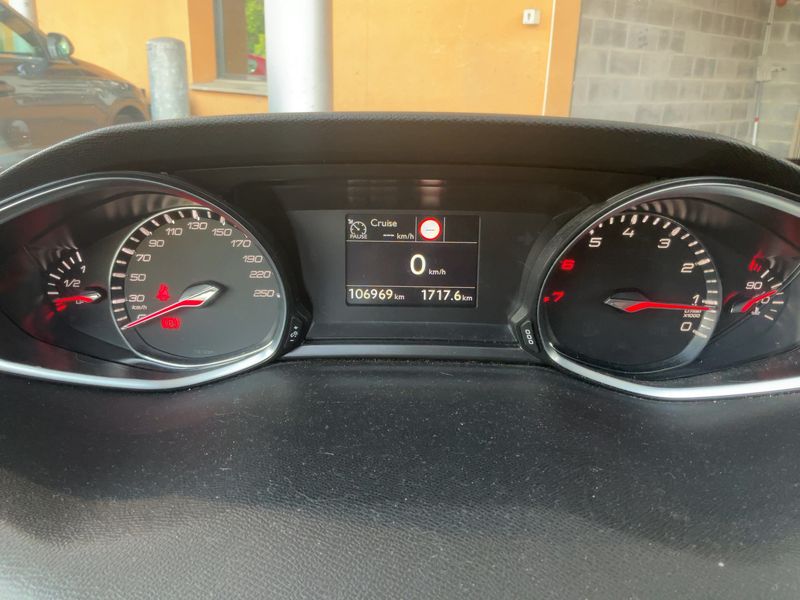 Peugeot 308 1.2 e-THP Allure 2017 – снимка 18