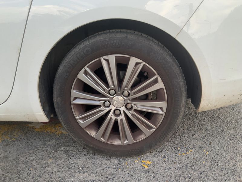 Peugeot 308 1.2 e-THP Allure 2017 – снимка 5