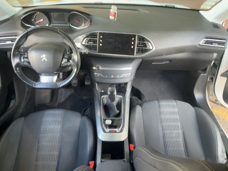 Peugeot 308 1.2 e-THP Allure 2017 – снимка 17