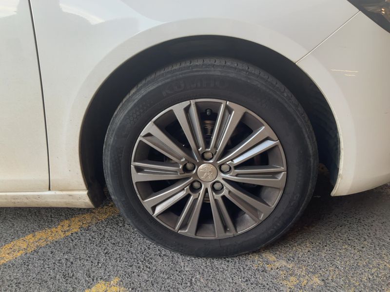 Peugeot 308 1.2 e-THP Allure 2017 – снимка 11
