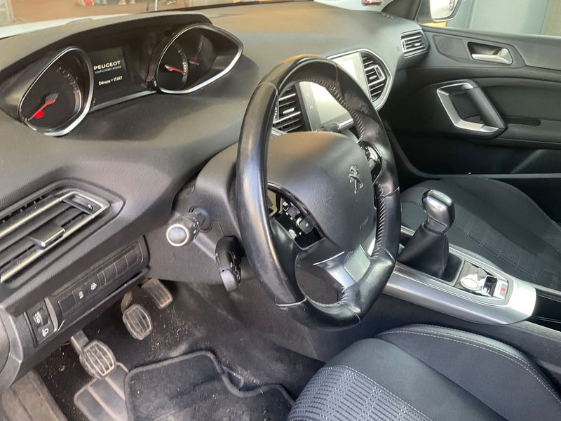 Peugeot 308 1.2 e-THP Allure 2017 – снимка 23