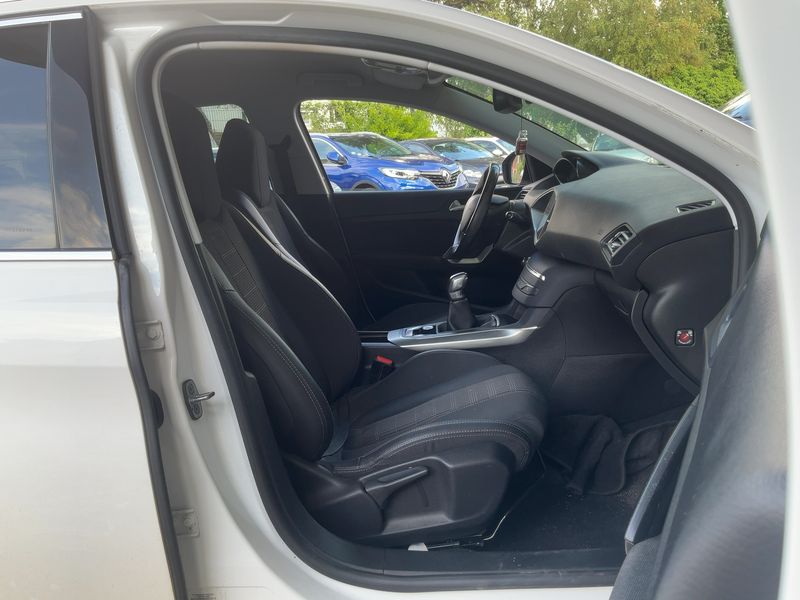 Peugeot 308 1.2 e-THP Allure 2017 – снимка 16
