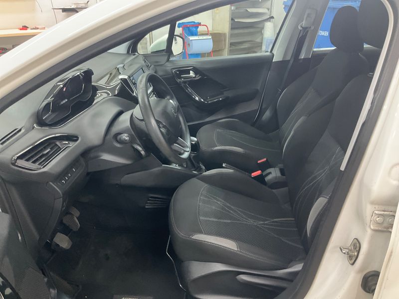 Peugeot 208 1.6 Blue-HDi Active 2015 – снимка 3