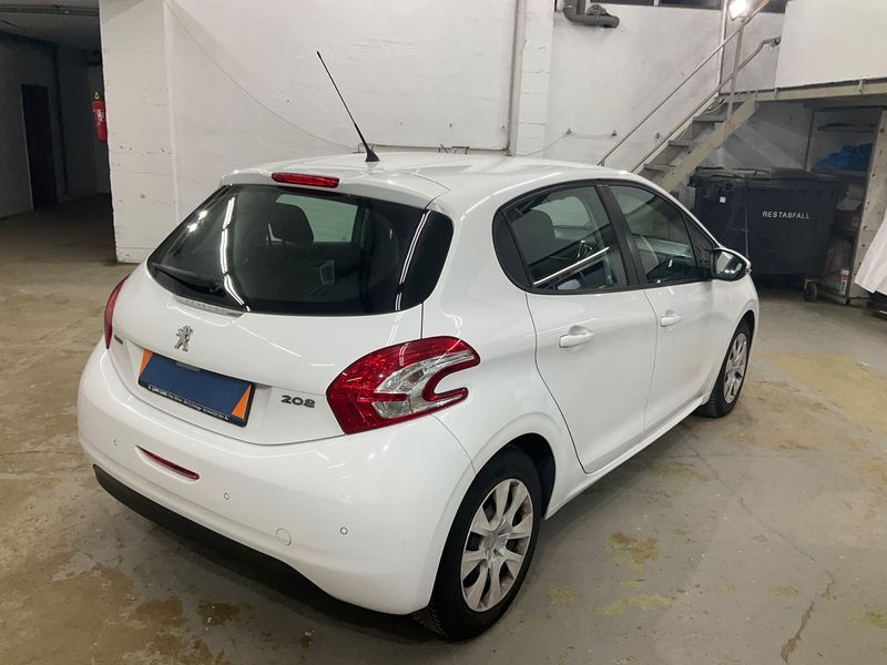 Peugeot 208 1.6 Blue-HDi Active 2015 – снимка 2
