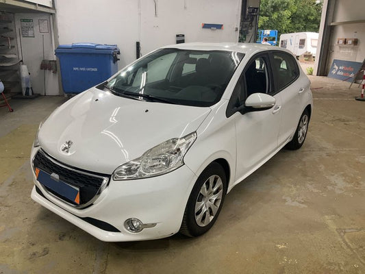 Peugeot 208 1.6 Blue-HDi Active 2015 – снимка 1