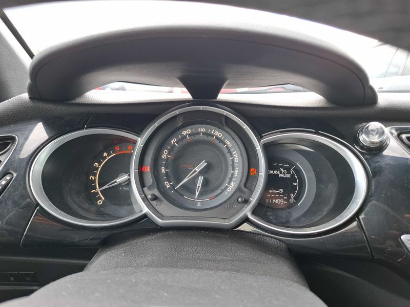 Citroen DS3 1.6 HDi SoChic 2015 – снимка 12