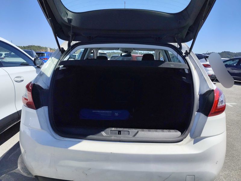 Peugeot 308 1.6 Blue-HDi Allure 2016 – снимка 9