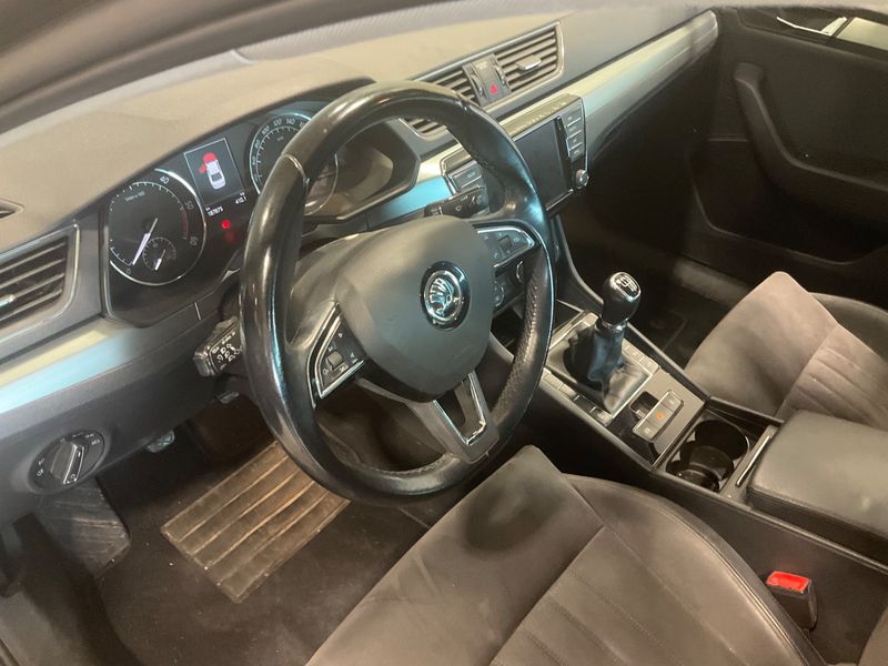 Skoda Superb 2.0 TDI Style 2015 – снимка 34