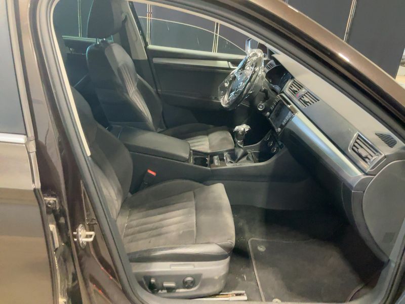 Skoda Superb 2.0 TDI Style 2015 – снимка 17