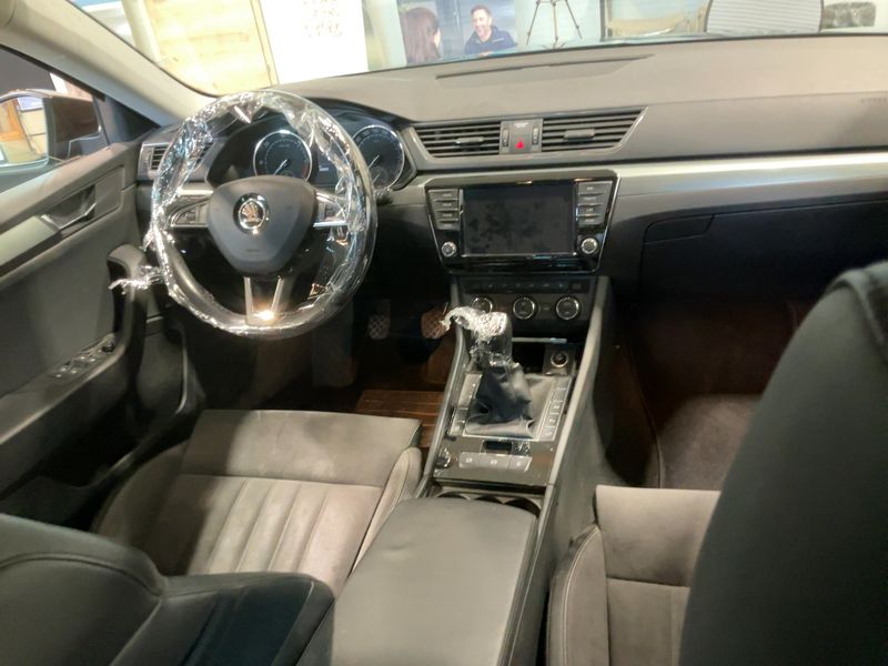 Skoda Superb 2.0 TDI Style 2015 – снимка 18