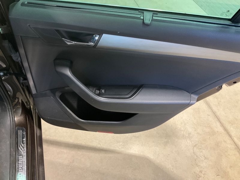 Skoda Superb 2.0 TDI Style 2015 – снимка 39