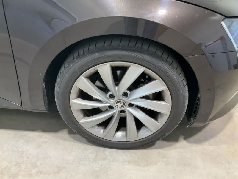 Skoda Superb 2.0 TDI Style 2015 – снимка 11
