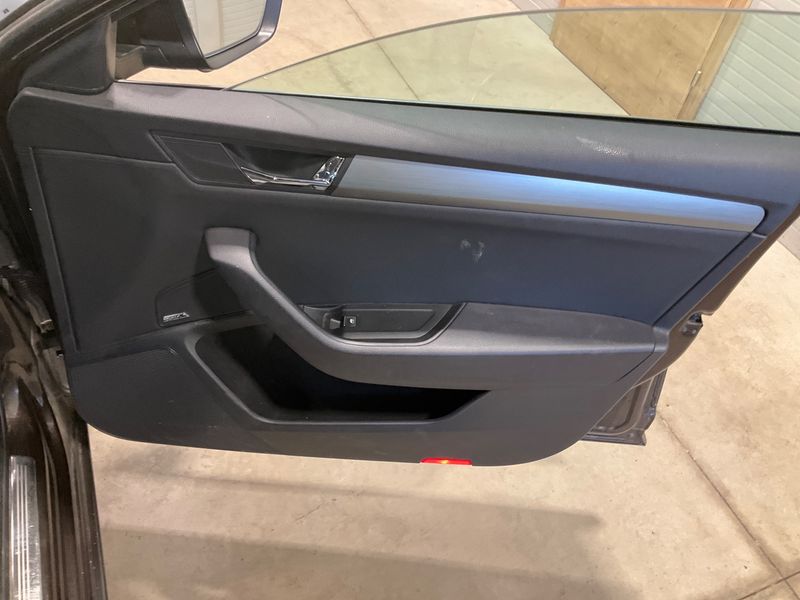 Skoda Superb 2.0 TDI Style 2015 – снимка 40