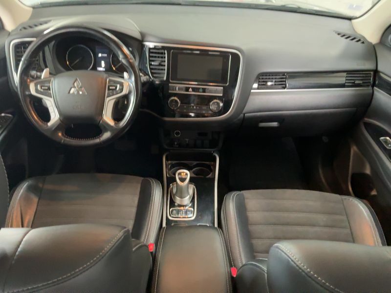 Mitsubishi Outlander 2.4 PHEV 4WD 2018 – снимка 17