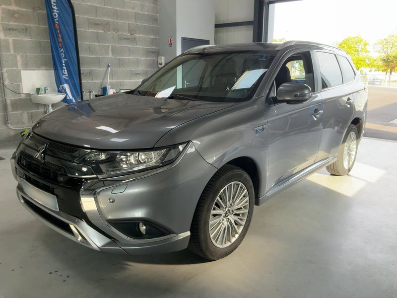 Mitsubishi Outlander 2.4 PHEV 4WD 2018 – снимка 2