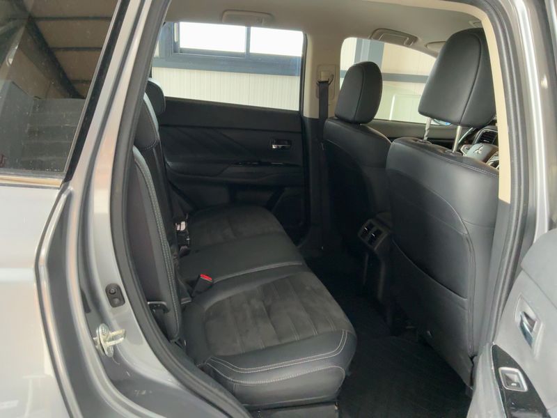 Mitsubishi Outlander 2.4 PHEV 4WD 2018 – снимка 19