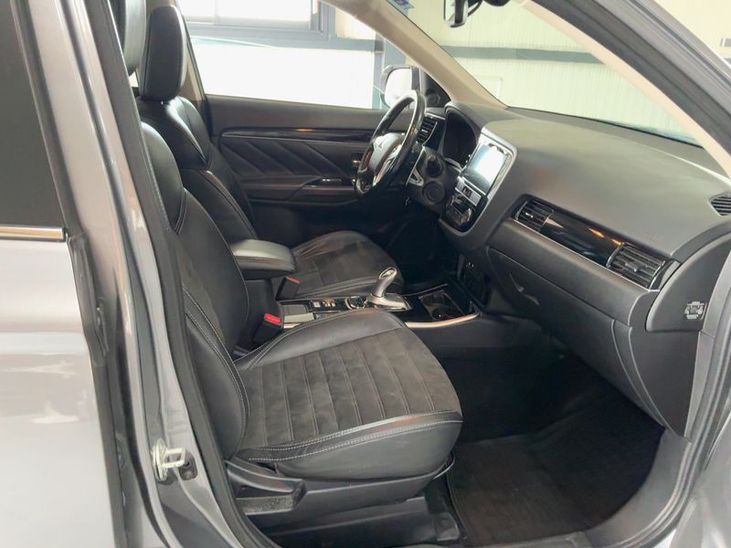 Mitsubishi Outlander 2.4 PHEV 4WD 2018 – снимка 16